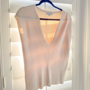 **Cream Sweater Vest by Moodie - Size Medium (Women’s)** ☁️✨